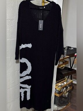 Vente Black Long-Sleeve Knit Maxi Dress with White Graphic